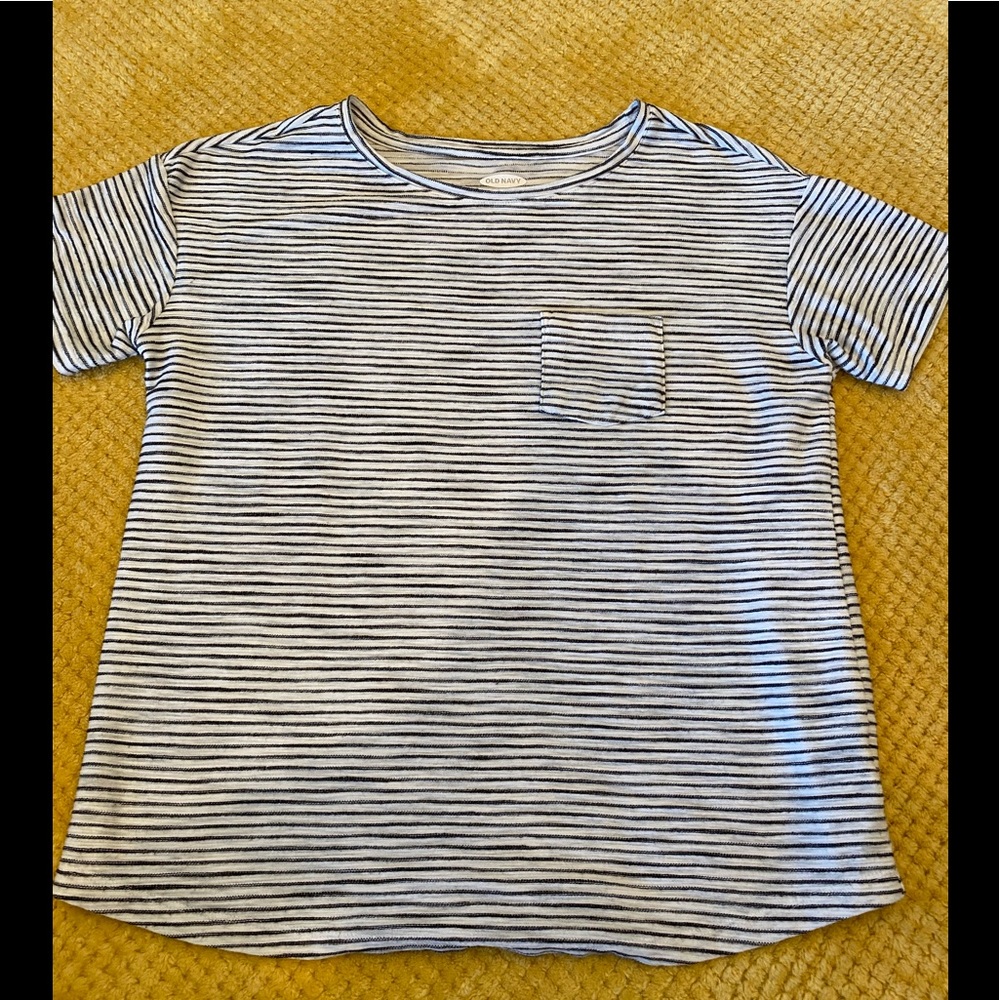 Women’s striped tee-shirt.